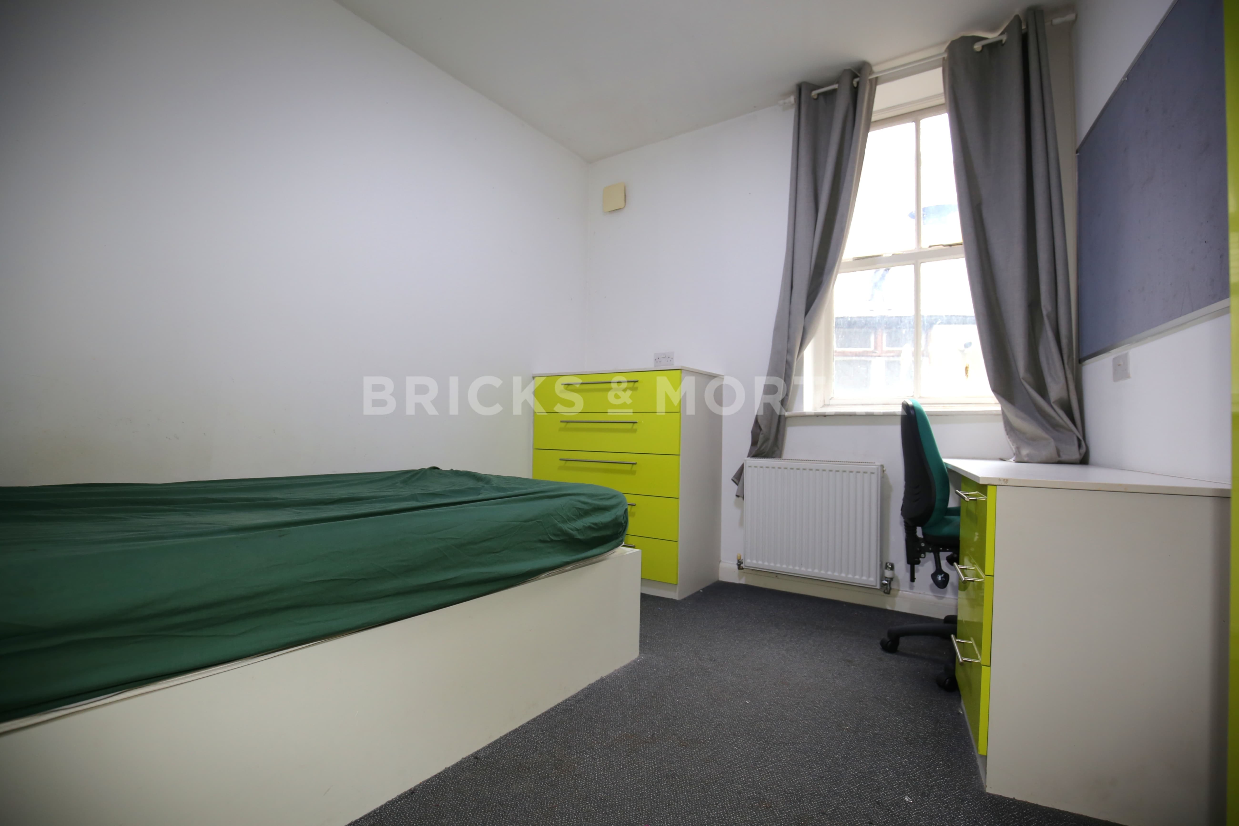 Room 2, 33a Groat Market, Newcastle Upon Tyne, NE1 1UQ